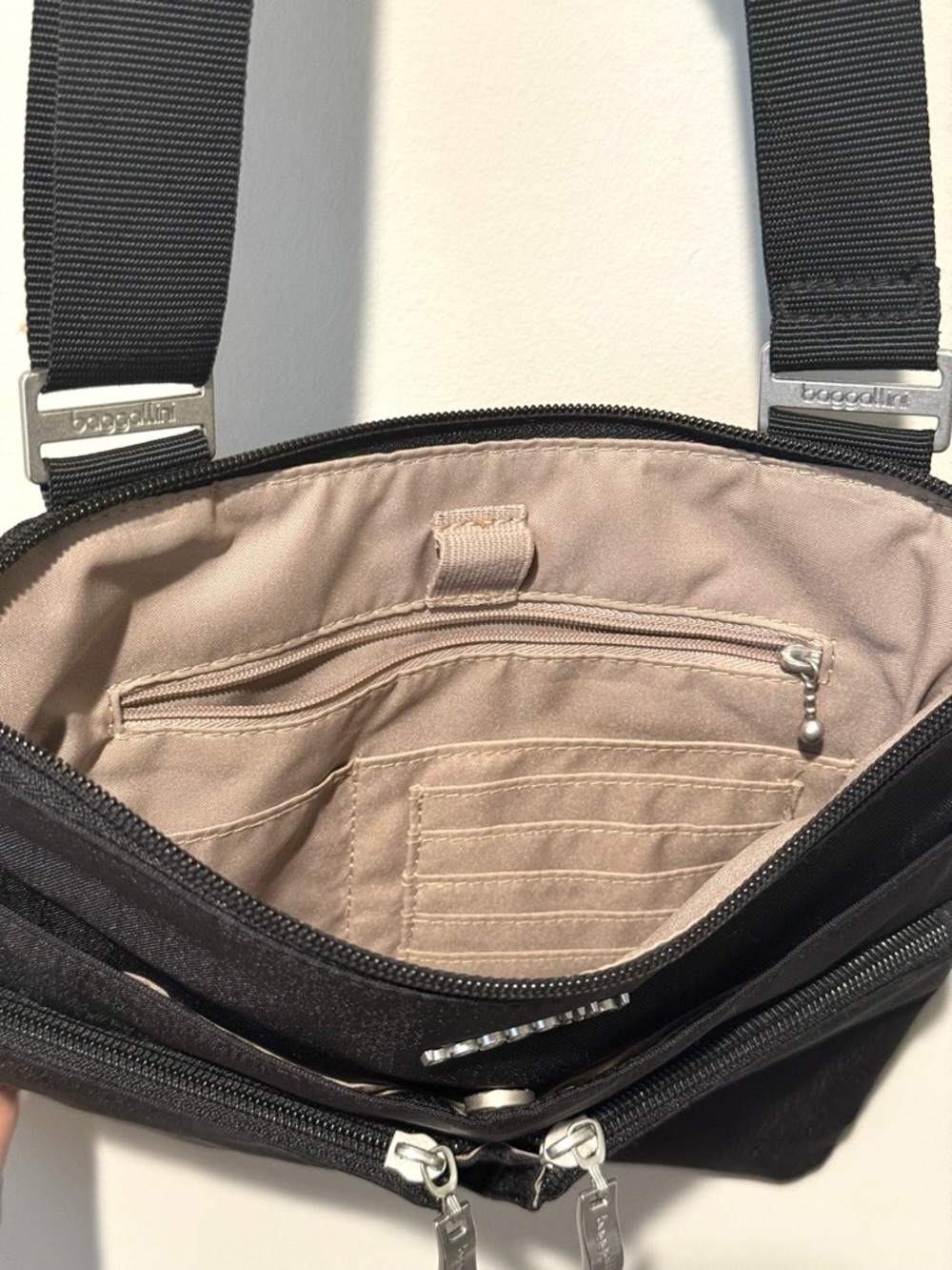 Baggallini Black Horizon Lightweight Crossbody Messenger Bag Travel Nylon - Picture 3 of 5